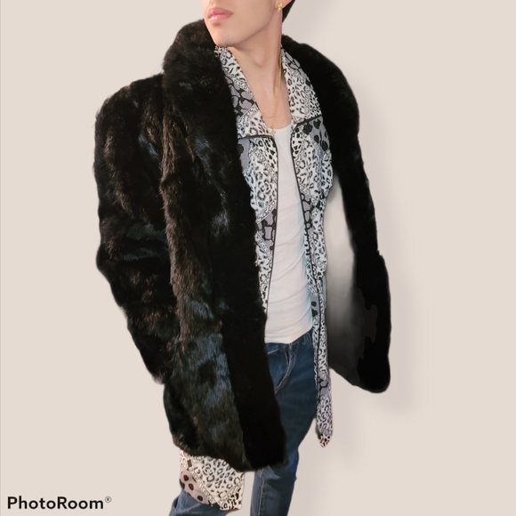 Vintage fur Coat size Medium - Picture 3 of 16